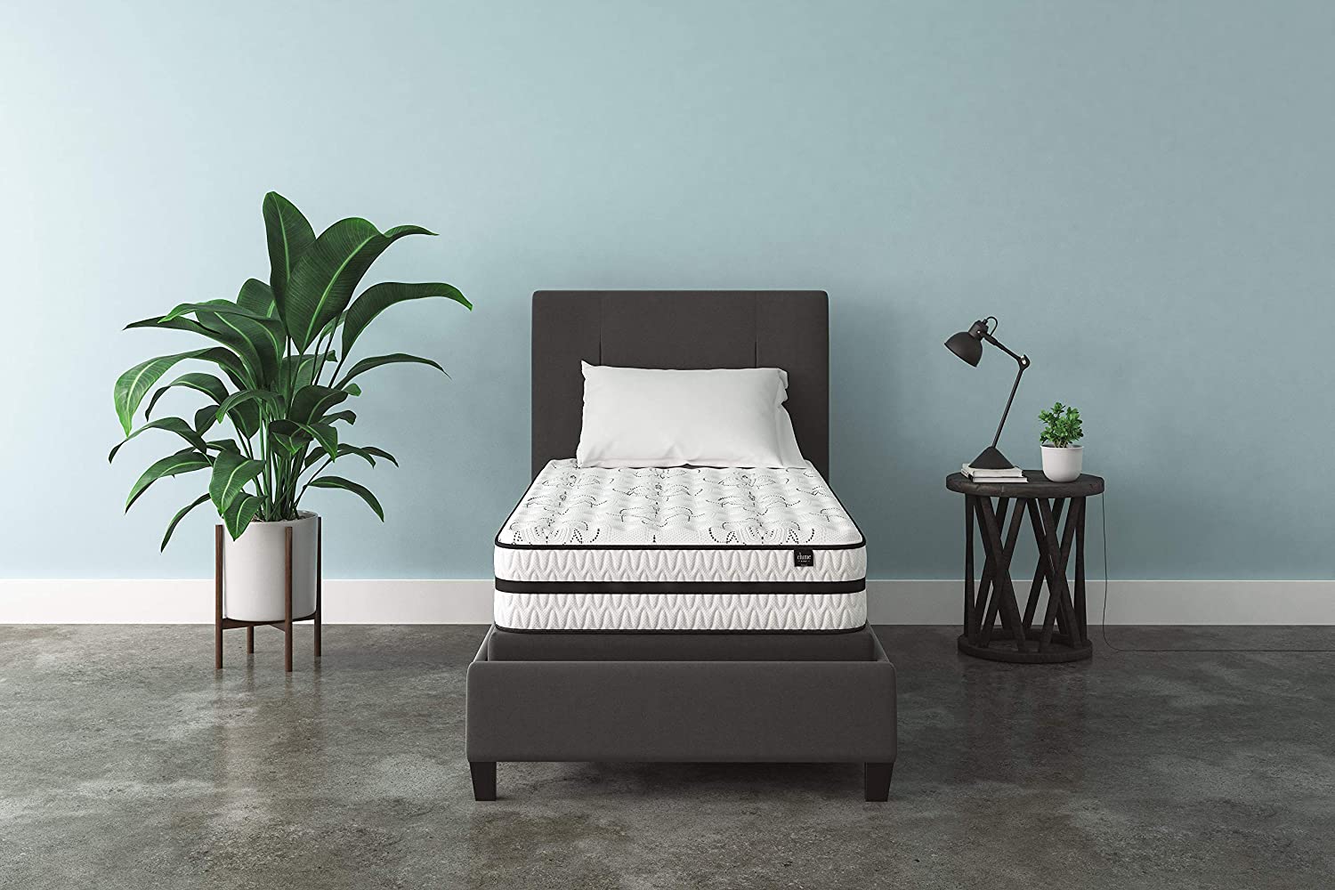narrow day bed with innerspring mattress